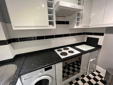 1 Bedroom Flat / Apartment - Queensway, Southampton - Photo 3