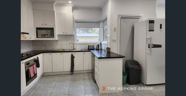 New generation studio living - fully furnished in premium location! - Photo 1