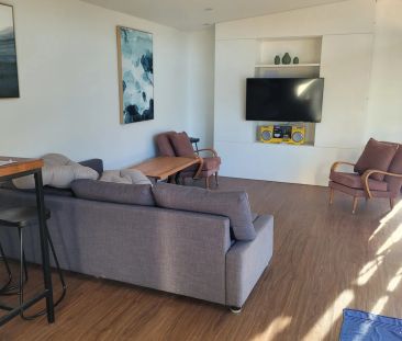 Tranquil Waterfront Living – Fully Furnished Oasis Just Minutes fro... - Photo 5