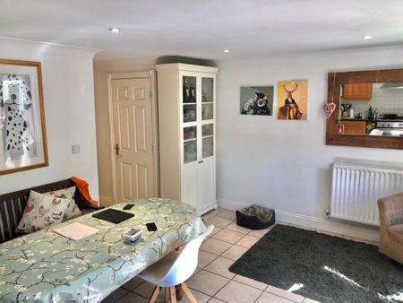 4 Bed Terraced House, Beechcroft Road, SW17 - Photo 2