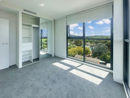 Amazing Two Bedroom Apartment in Lyneham - Photo 2