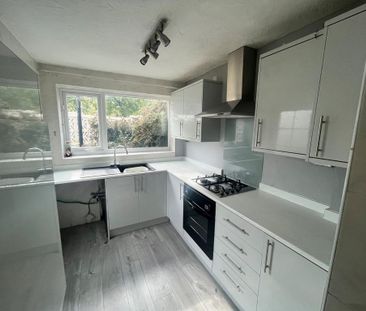 2 bedroom end of terrace house to rent - Photo 4