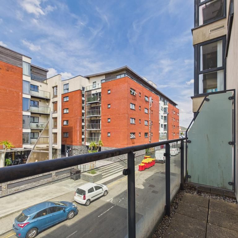 2 bedroom flat to rent - Photo 1