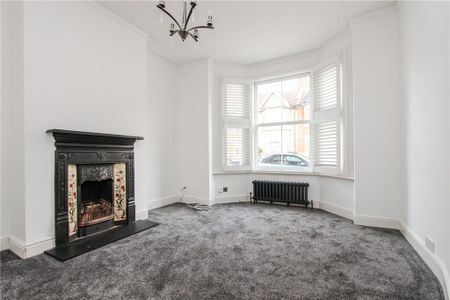 3 bedroom end of terrace house to rent - Photo 3