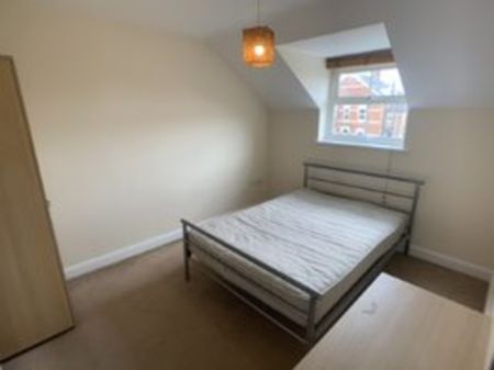 Berkeley House, Lawrence Street - P10571 - Photo 3