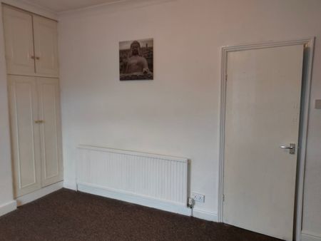 2 Bed Terraced House, Dundas Road, S9 - Photo 2