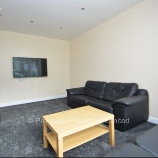 8 Bedroom Student Accommodation Leeds - Photo 1