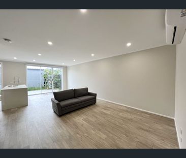 8 Pewter Walk, Clyde North, Vic 3978 - Photo 5