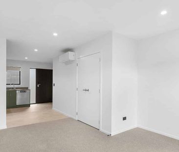 Modern 2 bedroom townhouse! - Photo 2