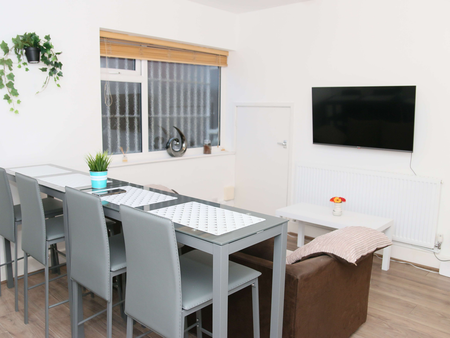 A cosy house-share in the heart of Hinckley Town Centre Room 2 - Photo 3