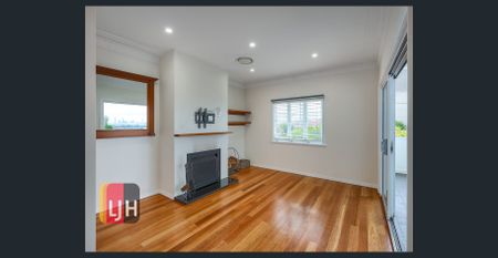 STUNNING FIVE BEDROOM HOME WITH FIREPLACE, POOL AND CITY VIEWS !! - Photo 3