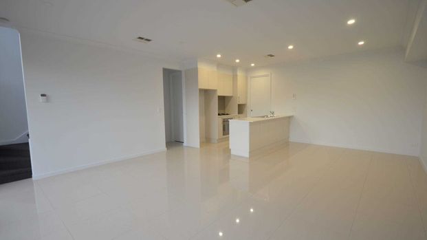 Open the Door to Light and bright family living - Photo 1