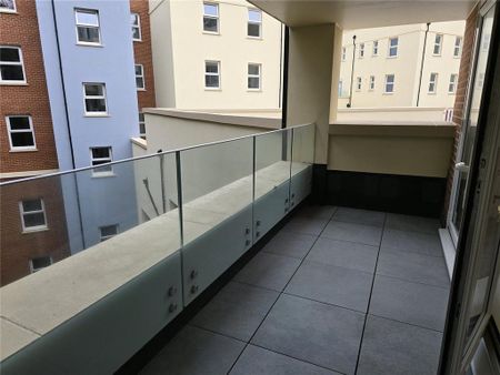 2 bedroom flat to rent - Photo 2