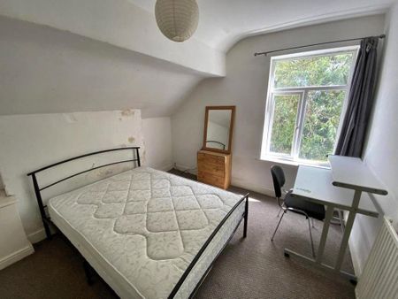 5 bedroom semi-detached house to rent - Photo 4