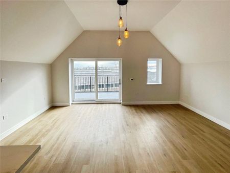 2 bedroom penthouse to rent - Photo 3