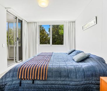 Mirvac Designer Apartment ** Available Now ** - Photo 3