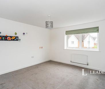 4 bedroom semi-detached house to rent - Photo 5