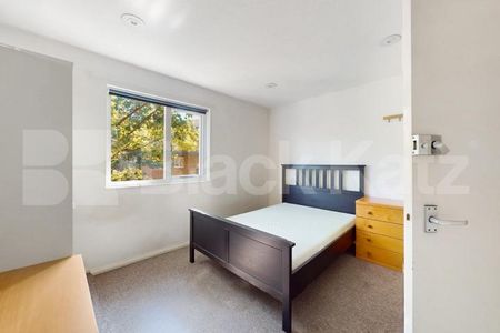 Generous four bed house, Includes heating & hot water - Photo 5