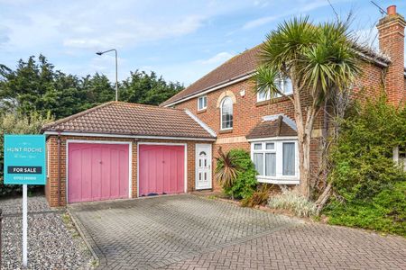 Churchfields, Shoeburyness, Southend-on-Sea, SS3 8TN - Photo 4