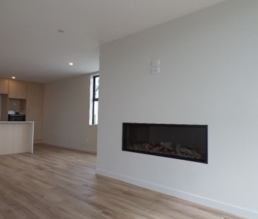 Are you searching for a stylish and comfortable, three bedroom town... - Photo 3