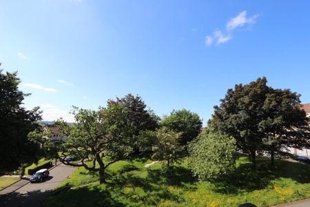 3 bedroom flat to rent - Photo 4