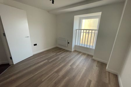 High Street - Photo 3