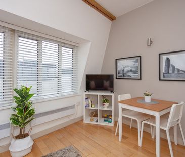 Battersea Rise - Photo 2