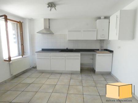 Location Appartement 4 pièces 78m² BELLEY 01300 - Photo 3