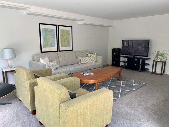 Merivale, 3 bedrooms - Photo 1