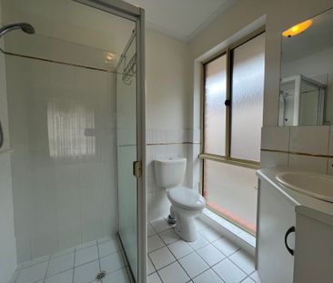 Large 4 Bedroom Home with 2 Living Areas! - Photo 3