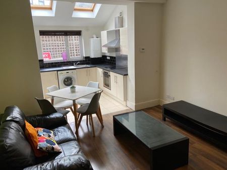 Student House 4 bedroom, Crookesmoor, Sheffield - Photo 2