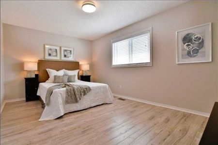 For Lease - 5725 Sidmouth Street, Mississauga, Ontario - Photo 4