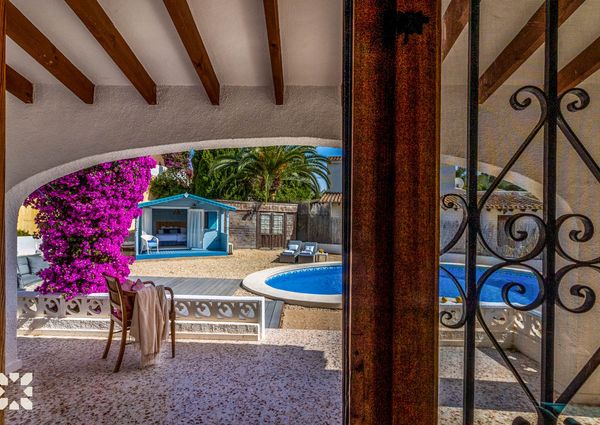 Rent villa LLUM