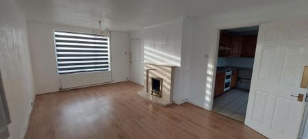 3 bedroom end of terrace house to rent - Photo 2