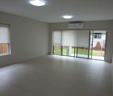 Near new two bedroom + study townhouse - Photo 2