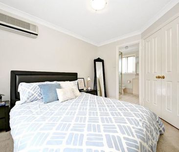 IMMACULATE & LOW MAINTENANCE - Photo 4