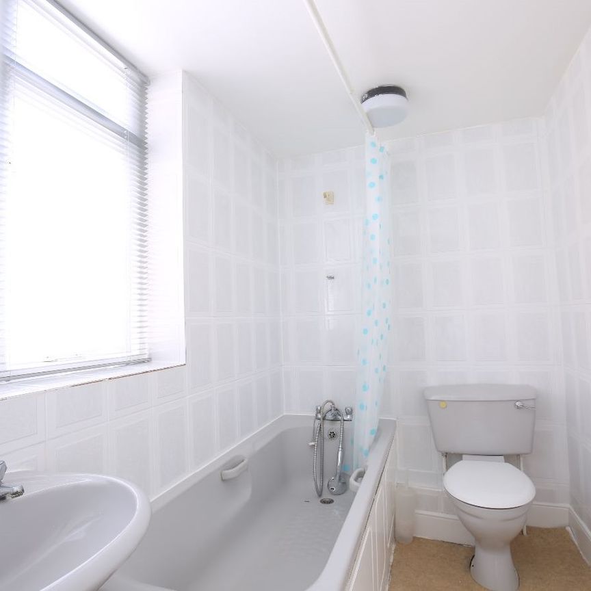 Stoke Newington High Street, N16 7JD - Photo 1