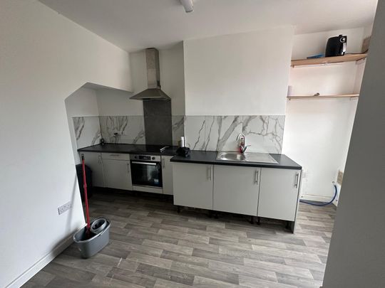Narborough Road, LE3 2QR, Leicester - Photo 1