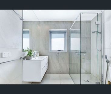 LUXURIOUS LIVING - Photo 5