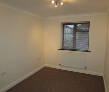 Flat to rent on - Photo 2