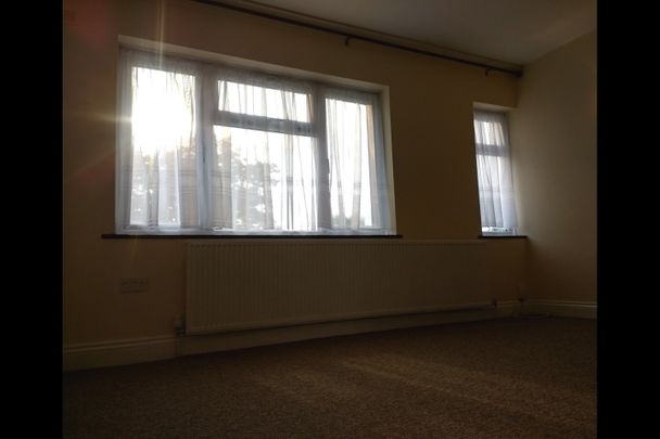 2 Bed Flat, Kenton Lane, HA3 - Photo 1