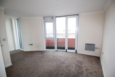 2 bedroom penthouse to rent - Photo 2