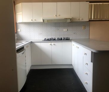 Immaculate 3-Bedroom Home in a Quiet Minto Street - Photo 3