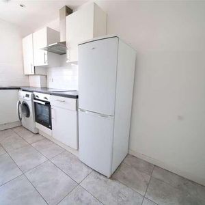 Seven Sisters Road, London, N4 - Photo 2