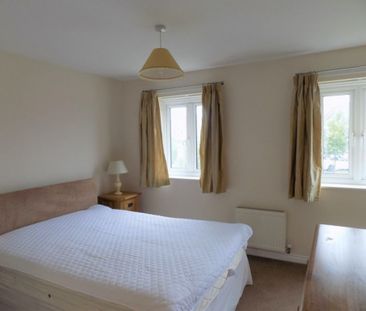 3 Bedroom End Terraced House - Photo 2