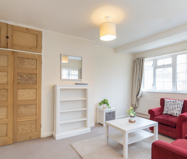 2 bedroom flat to rent - Photo 2