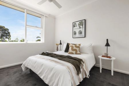 Spacious Sunny Living! - Photo 5