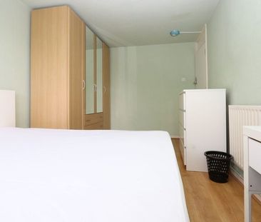 Room in a Shared Flat, Jenkinson House, E2 - Photo 2
