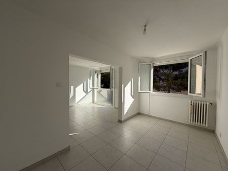 Location Appartement 4 pièces 63m² SETE 34200 - Photo 2