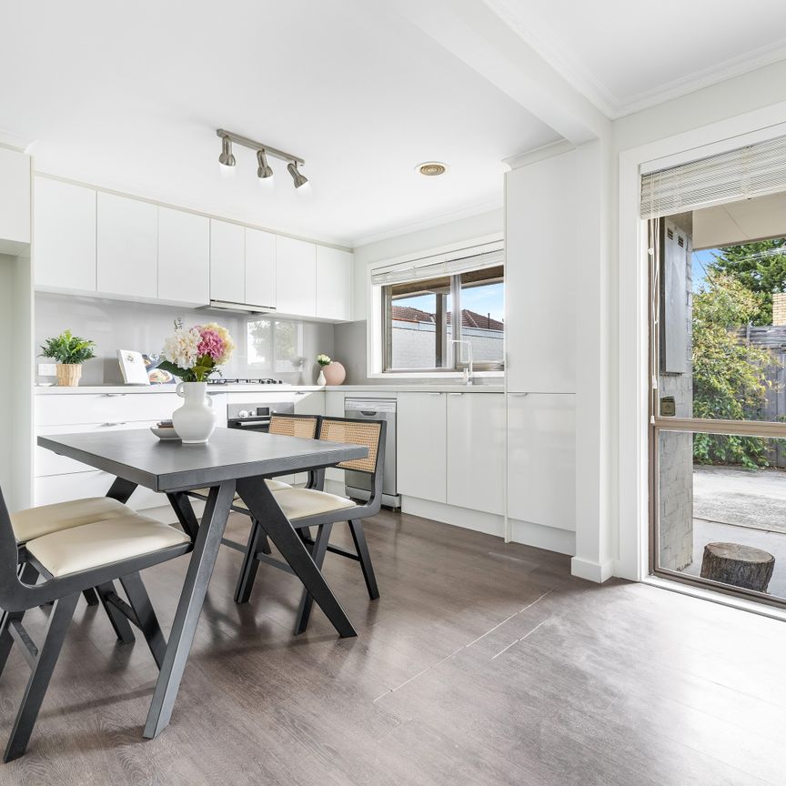 2/28 Hayfield Road, Mount Waverley VIC 3149 - Apartment For Rent | Domain - Photo 1